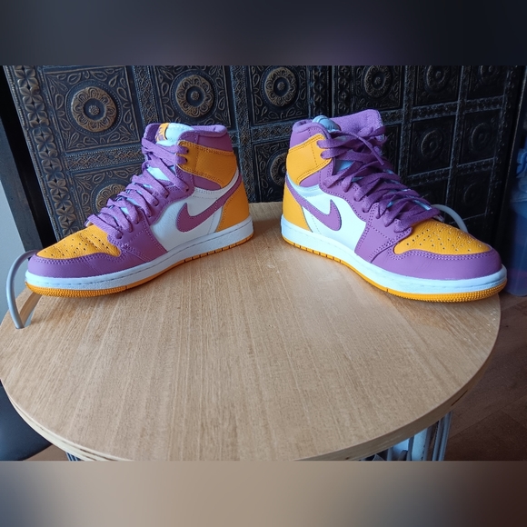 Air Jordan 1 Retro High OG - Picture 8 of 10